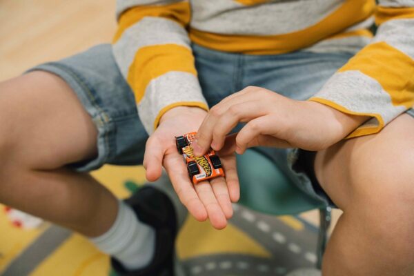 hot weels autó austista gyerekeknek