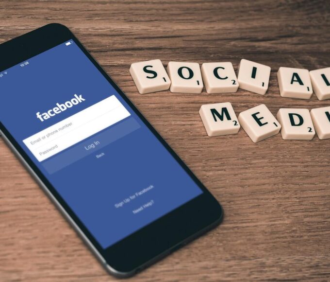 Facebook hirdetések